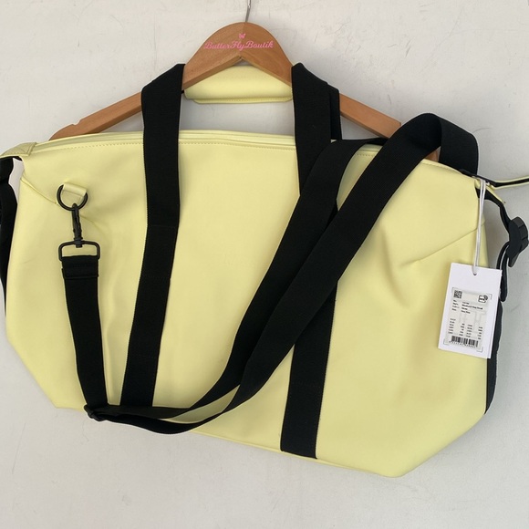 k11 hk rains weekend bag Rains Hilo in Black for $125 perfect for a weekend getaway A11) Rains Weekend Bag Small